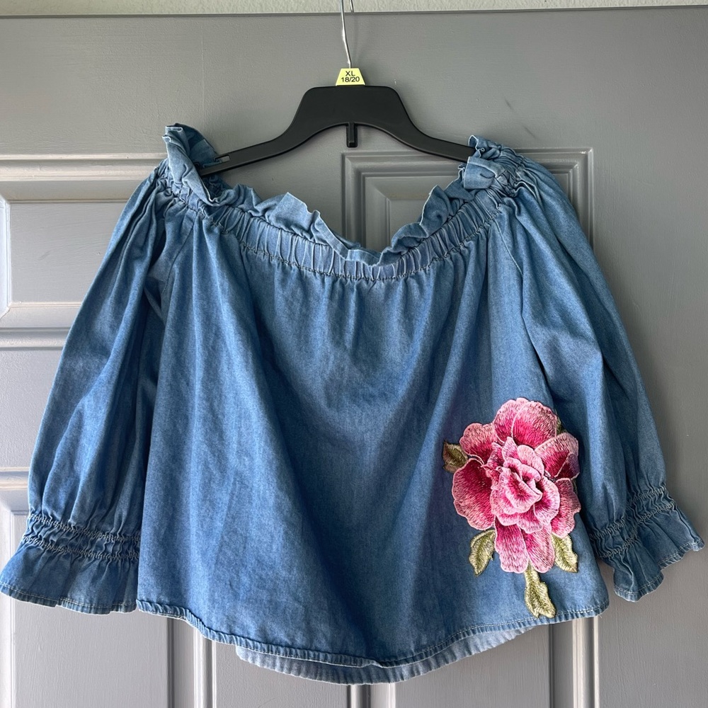 Mebon Denim off the shoulder crop top w/ embroidered flower w/ Y2K vibe Sz. Med